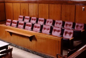 Присяжные дважды оправдали обвиняемую в неуважении к суду