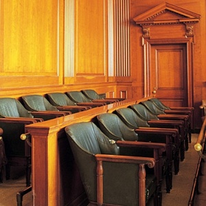 «НГ»: суд присяжных распространят на экономические преступления