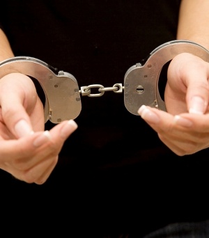 В Омске сотрудницу суда арестовали по делу о тройном убийстве
