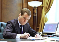 Медведев одобрил введение льгот для судей новых судов