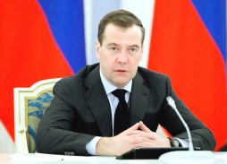 Медведев поручил повысить уровень доверия бизнеса к судам