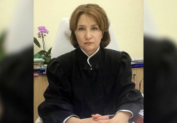 Судья Хахалева объяснила появление сообщений об отсутствии диплома