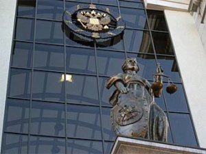 Верховный Суд РФ напомнил нижестоящим судам об адвокатской тайне