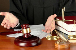 Краснодарского судью подозревают в получении взятки и вынесении неправосудных решений