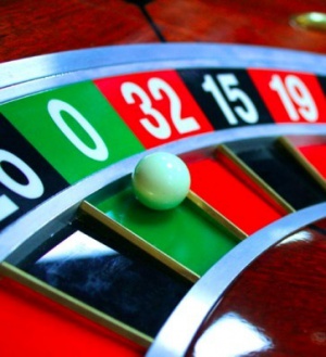 Судья, посещавшая подпольное казино, уходит в отставку