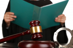 В Пензе судья объяснила запрет на съемку тем, что «не причесалась»