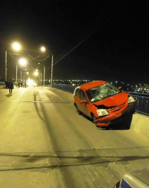 Пьяный судья сбил на мосту двух дорожных рабочих