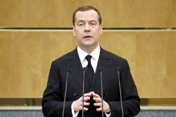Медведев призвал не заключать лиц под стражу по экономическим преступлениям