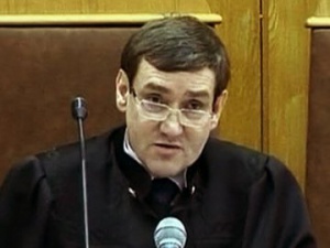 Адвокаты потребовали возбуждения уголовного дела против судьи Данилкина