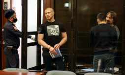 Суд взыскал с полицейских, подбросивших наркотики журналисту Голунову, пять миллионов рублей