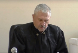 Судья, раскритиковавший генпрокурора Чайку, покинул суд