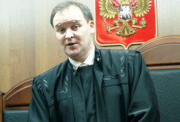 ВС рассмотрел жалобу экс-судьи, оценившего отмену приговора в 15 млн рублей