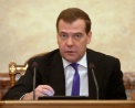 Медведев попросил поторопиться с исполнением решений КС