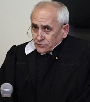 Полномочия судьи, подозреваемого в получении взятки, приостановили на «неопределенный срок»